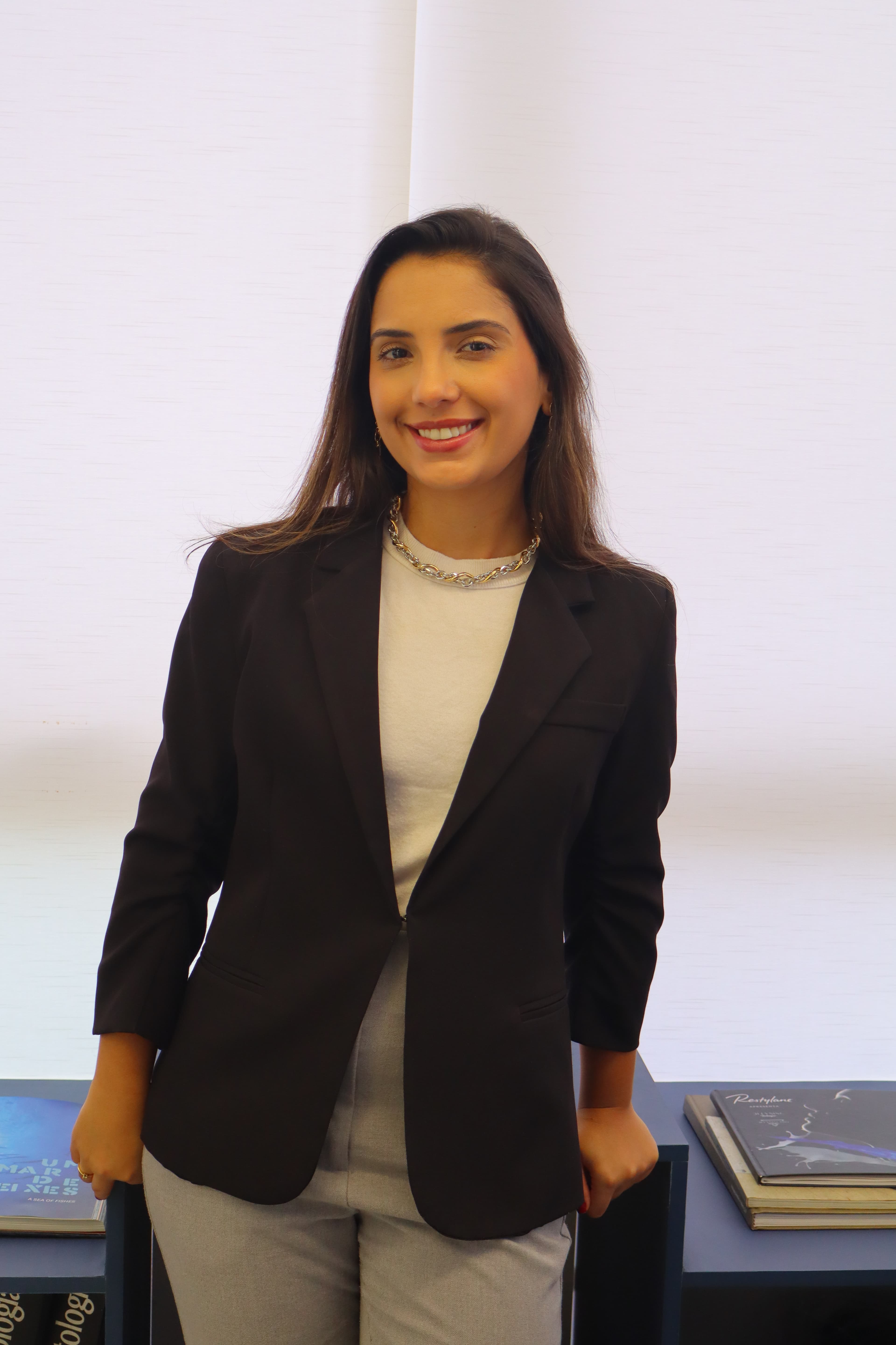 Dra. Nathalia Gomes